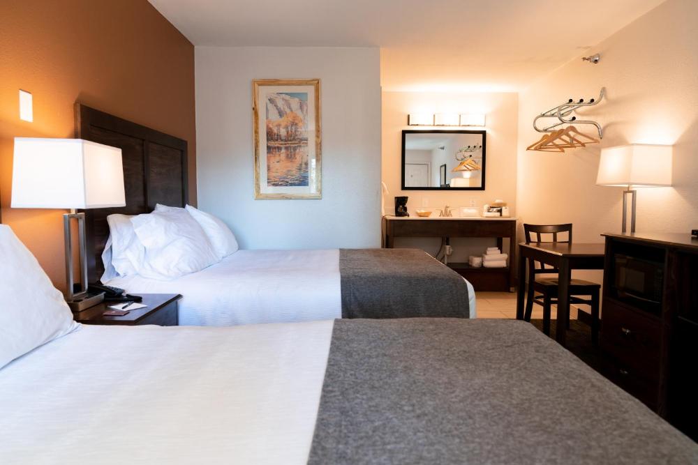 Queen Room with Two Queen Beds interior